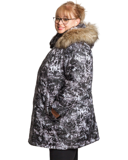 Дамско яке в големи размери с графити десен и качулка