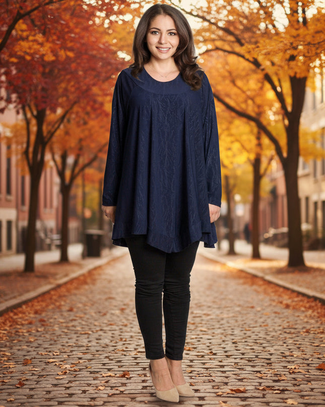 Тъмносиня елегантна туника с релефен десен и обло деколте