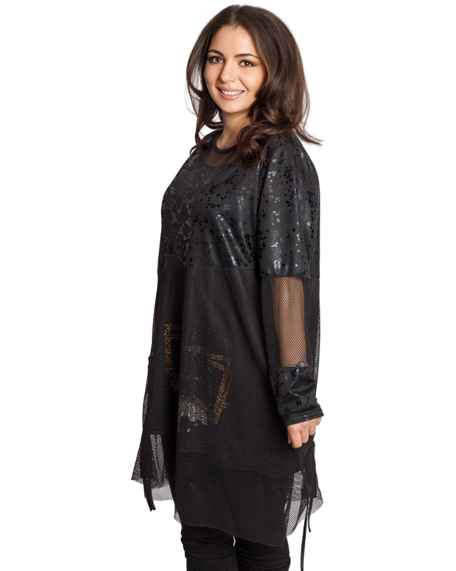 Модерна дълга туника с фина мрежа и релефни черни точки