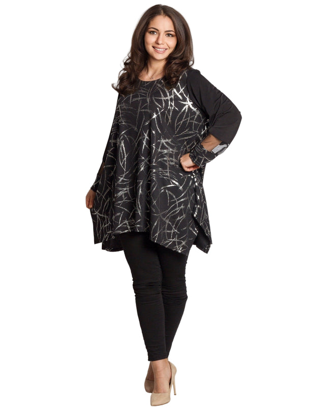 Елегантна туника с лъскав сребрист десен и разкроена кройка