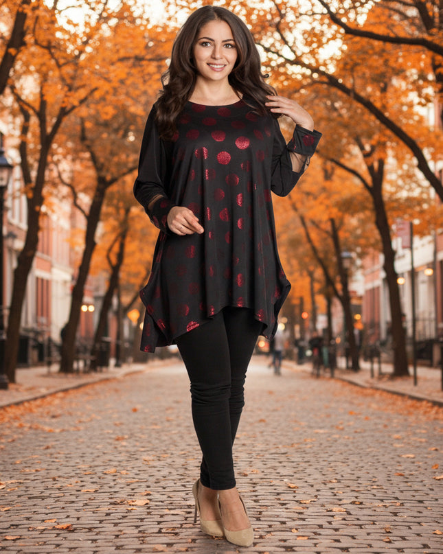 Елегантна разкроена туника с червени лъскави точки