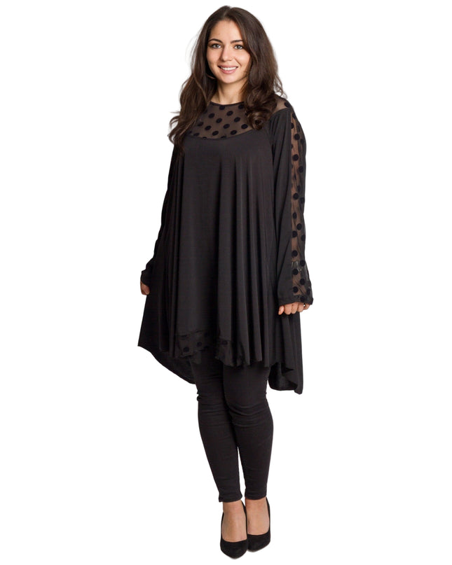 Елегантна разкроена черна туника на точки в големи размери