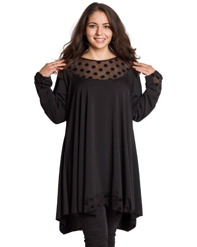 Елегантна разкроена черна туника на точки в големи размери