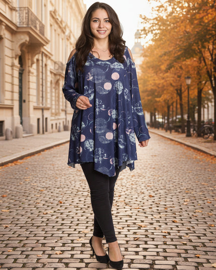 Елегантна тъмносиня разкроена туника с артистичен десен