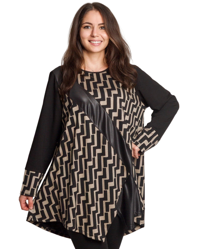 Черна туника с геометричен принт и декоративна лента от еко-кожа
