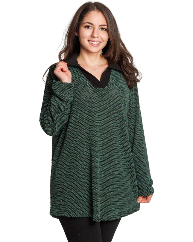 Елегантна зелена туника с яка и V-образно деколте