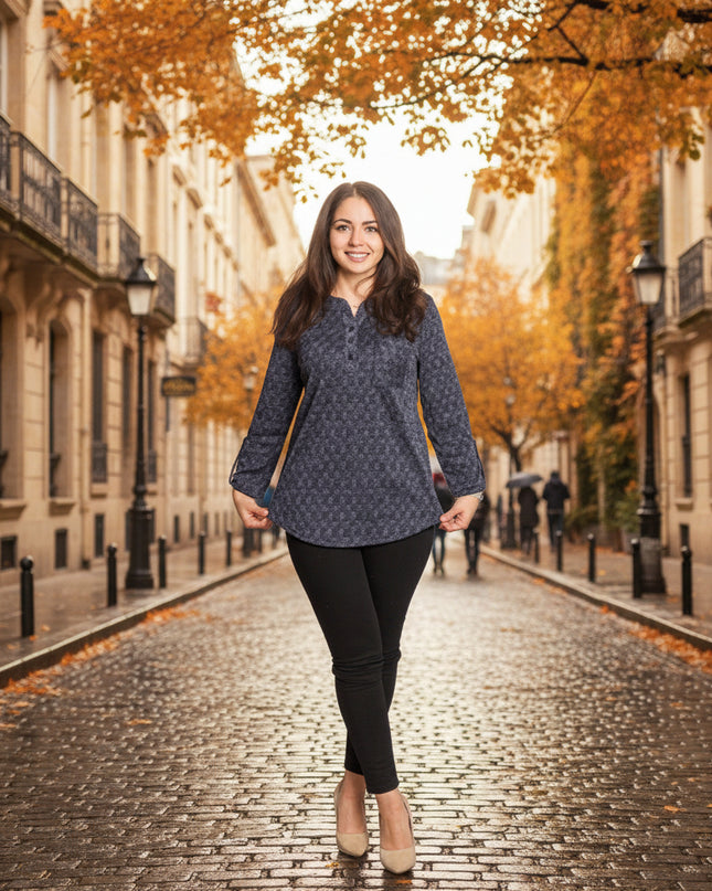 Тъмносиня туника с копчета и джобче в макси размери