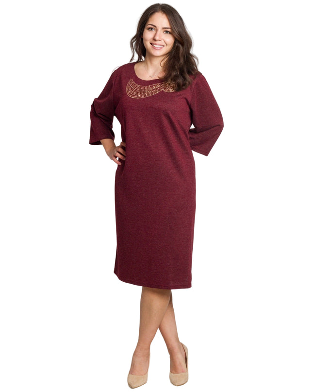 Дамска елегантна рокля в цвят бордо с декоративни камъни