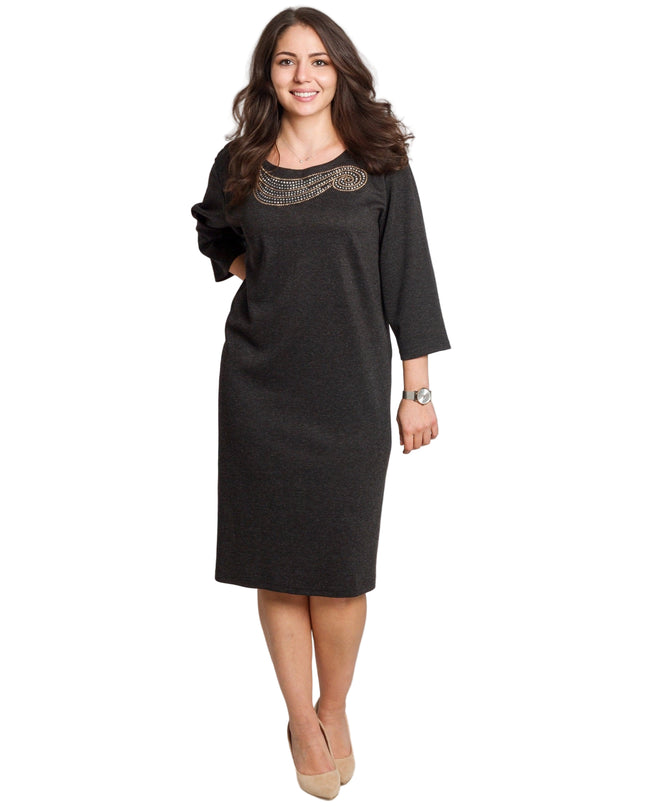 Елегантна тъмносива рокля с декоративни камъни и права кройка