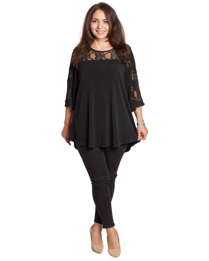 Черна туника с дантела и разкроена кройка в големи размери