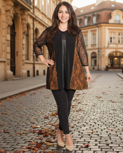 Елегантна туника с ефектни дантелени панели в големи размери