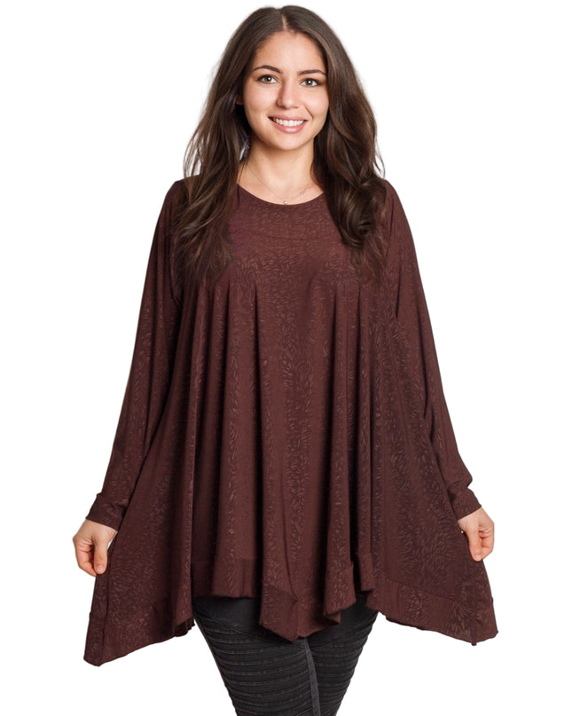 Разкроена туника с фин релеф и елегантна линия в големи размери