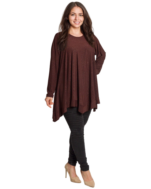 Разкроена туника с фин релеф и елегантна линия в големи размери