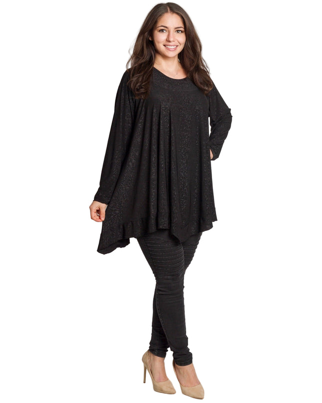 Елегантна черна разкроена туника с фин релеф – макси комфорт