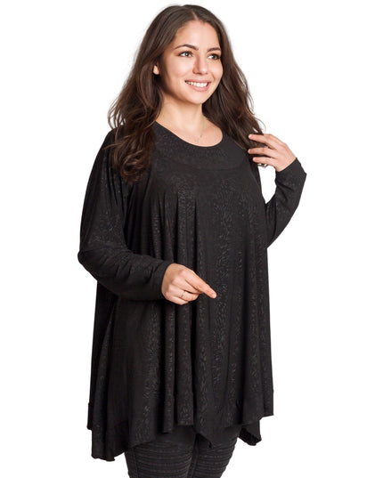 Елегантна черна разкроена туника с фин релеф – макси комфорт