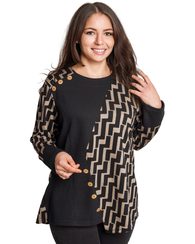 Елегантна туника с геометричен акцент и декоративни копчета