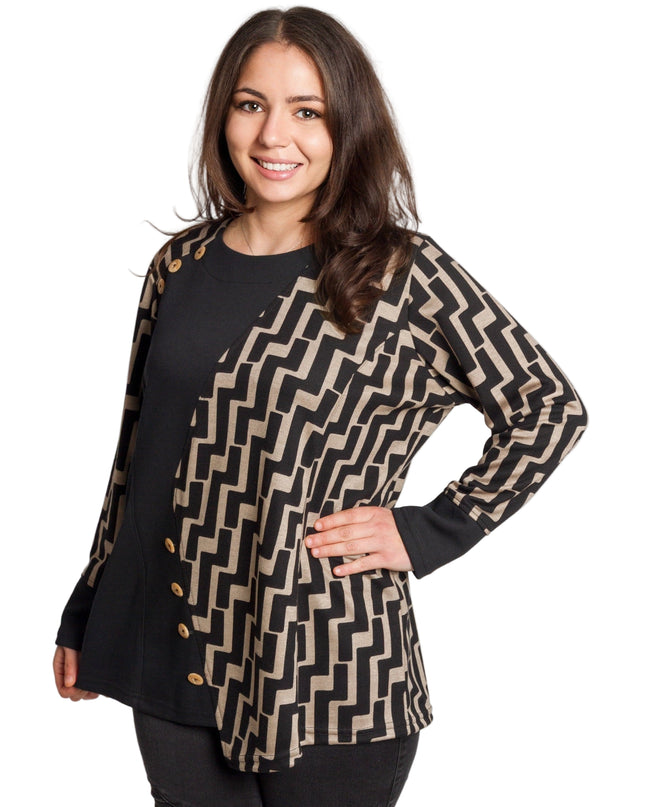 Елегантна туника с геометричен акцент и декоративни копчета