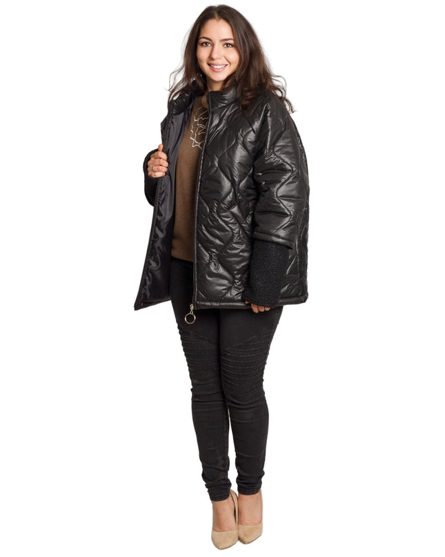 Черно дамско яке с права кройка и цип в големи размери