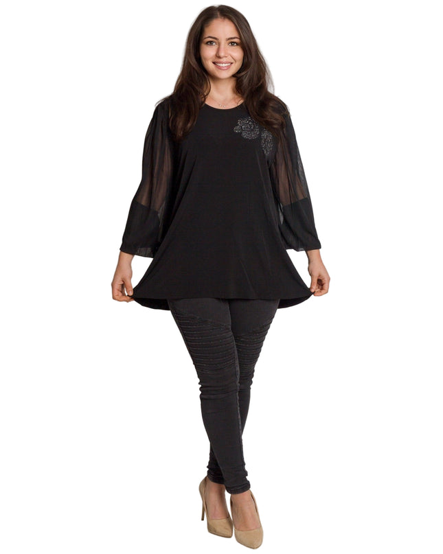 Черна разкроена туника с тюл ръкави и блестяща апликация