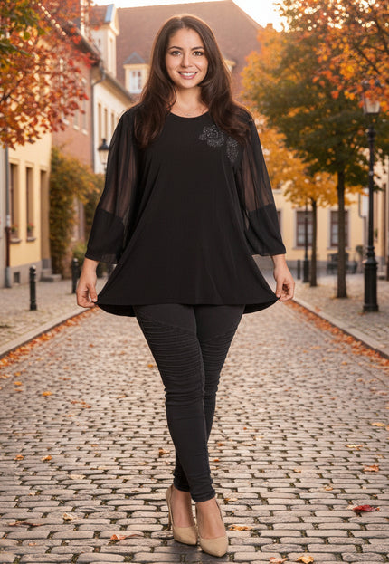 Черна разкроена туника с тюл ръкави и блестяща апликация