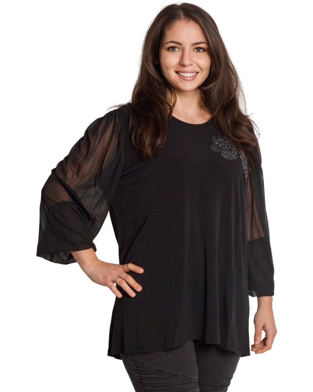 Черна разкроена туника с тюл ръкави и блестяща апликация