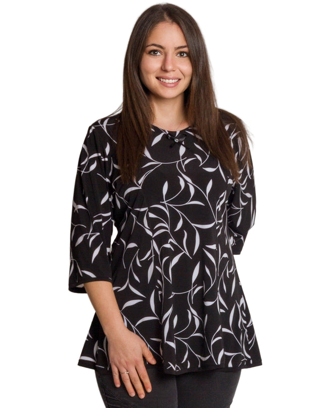 Черна разкроена туника с бял флорален принт и 3/4 ръкави