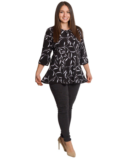 Черна разкроена туника с бял флорален принт и 3/4 ръкави