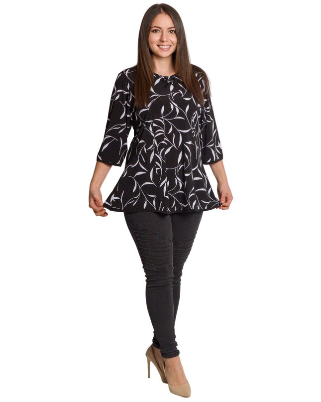 Черна разкроена туника с бял флорален принт и 3/4 ръкави