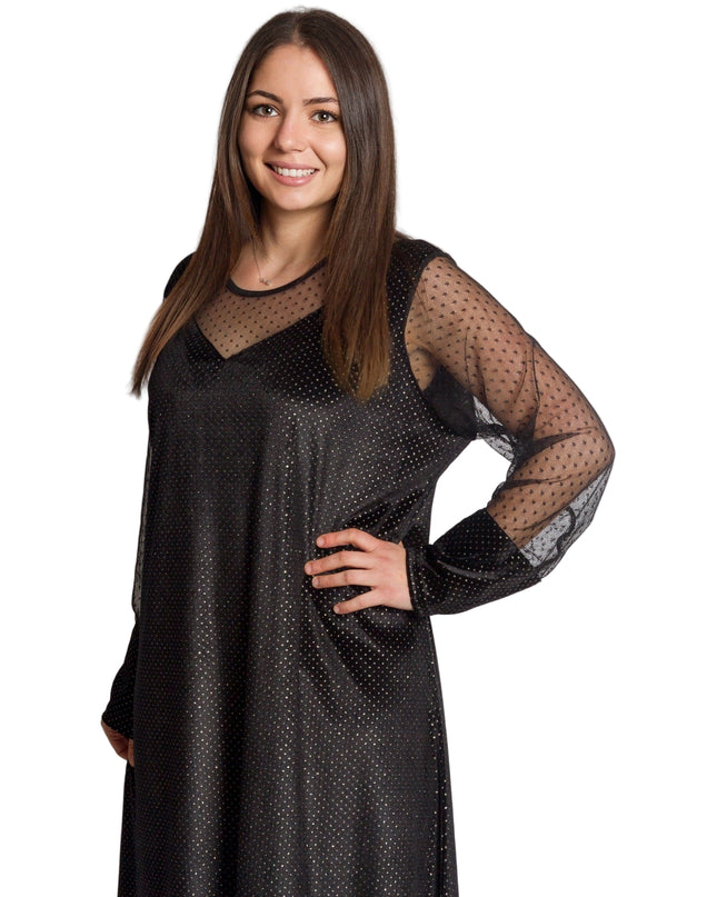 Дълга официална рокля в черен цвят и разкроена кройка