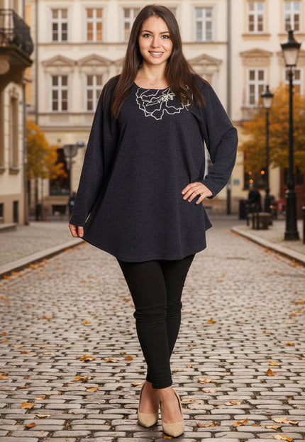 Тъмносиня разкроена туника с декорация в големи размери