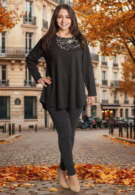 Тъмносива разкроена туника с флорална декорация в големи размери