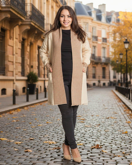 Бежова жилетка без закопчаване с джобове и каре детайли