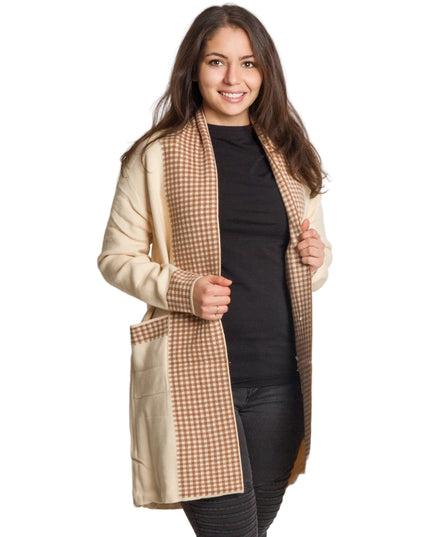 Бежова жилетка без закопчаване с джобове и каре детайли