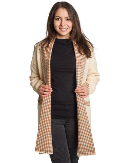 Бежова жилетка без закопчаване с джобове и каре детайли