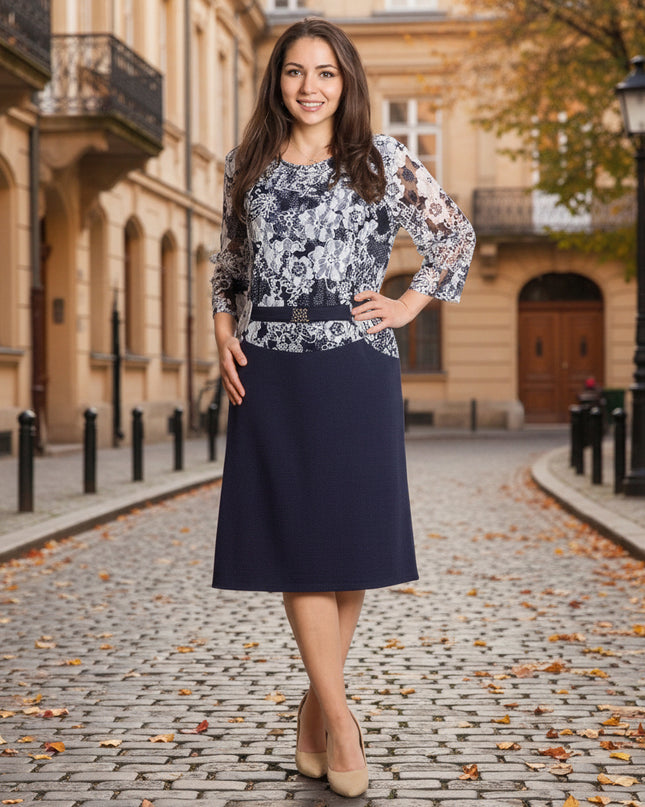 Елегантна тъмносиня рокля с флорален десен в големи размери