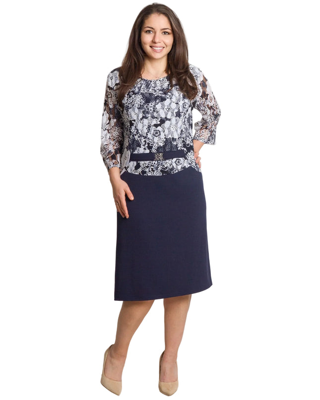 Елегантна тъмносиня рокля с флорален десен в големи размери