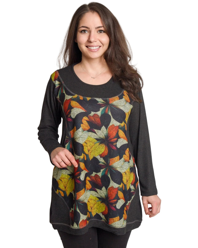 Тъмносива туника с цветен принт и свободна кройка