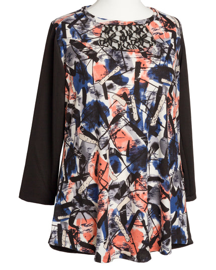 Елегантна туника с разкроен силует и дантела на цветя