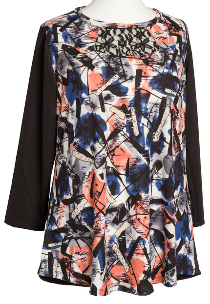 Елегантна туника с разкроен силует и дантела на цветя