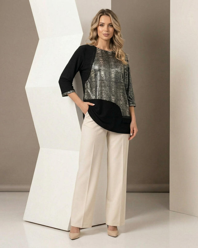 Черна официална макси туника със сребрист змийски принт и 7/8 ръкави. Кадър в цял ръст, демонстриращ елегантната разкроена кройка върху модел.