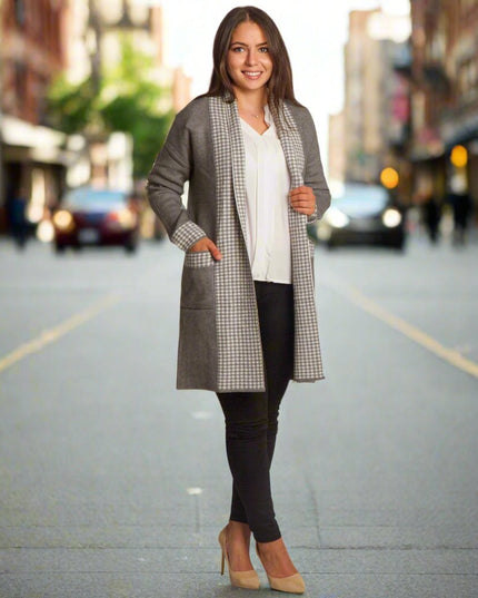 Дамска макси жилетка в сив цвят с каре детайли и джобчета - Maxi Market