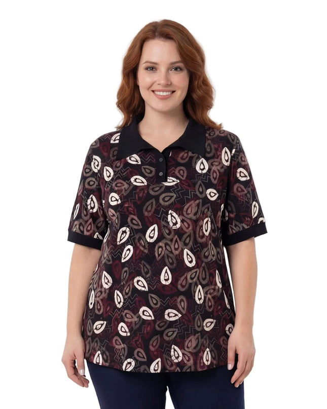 Дамска официална туника на черен фон с десен на листа, представена на бял фон.