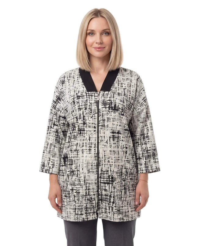 Дамски бежов макси жакет с черен абстрактен десен и V-образно деколте с цип, представен отпред на бял фон.