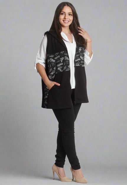 Дамски елек с качулка и джобове в черен цвят - Големи размери - Maxi Market