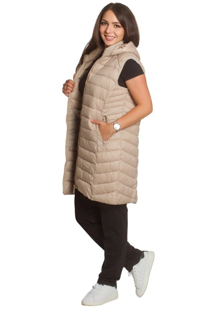 Дълъг елек с качулка и джобове в бежов цвят в макси размери - Maxi Market