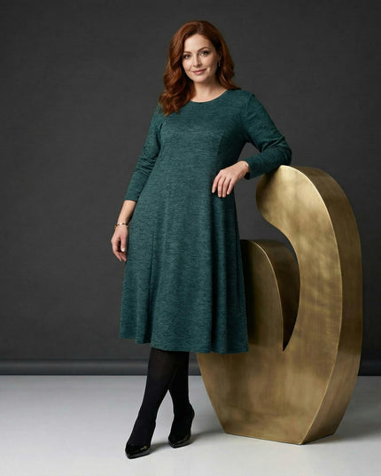 Елегантна разкроена рокля в масленозелен меланж