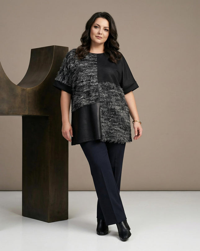 Елегантна черна туника с релефна текстура и кожен панел