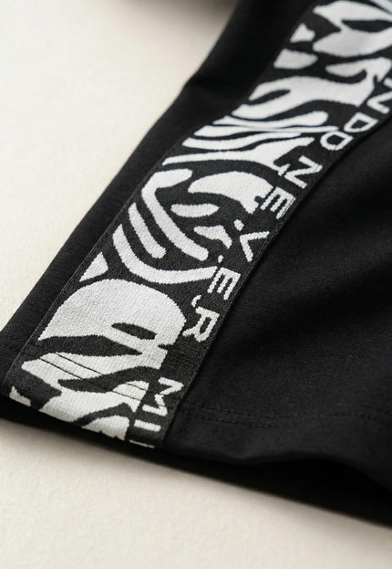 Черна спортно елегантна макси рокля с цип и ефектни странични ленти