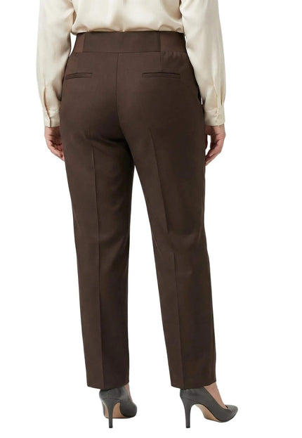 Елегантен кафяв панталон с висока талия и права кройка, изглед отзад с акцент върху задната част и джобовете.