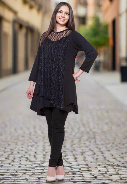 Елегантна дамска туника в макси размери - черна - разкроена кройка - официално облекло за есен - зима - Maxi Market